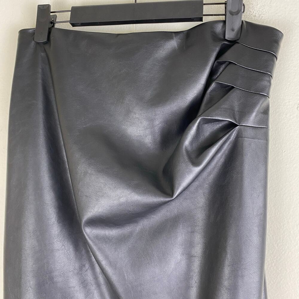 Tuckernuck Pomander Place Monica Faux Leather Skirt Black L - Picture 10 of 14